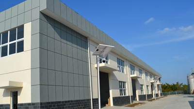 為什么現(xiàn)在新農(nóng)村道路建設(shè)都選用太陽能路燈呢？