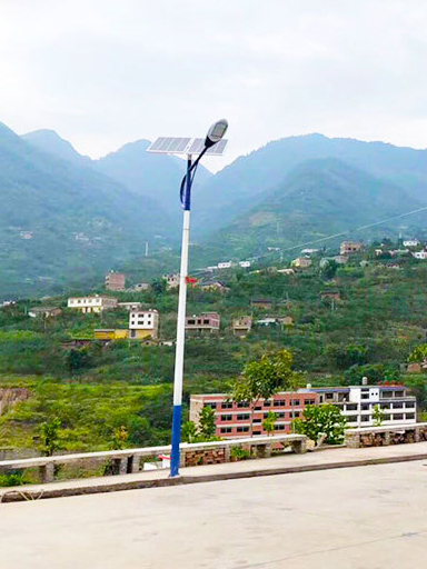 河南汝州市：剛裝120盞農(nóng)村太陽能路燈 點亮父老鄉(xiāng)親回家路