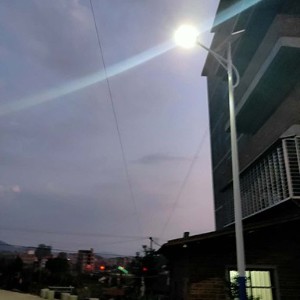 農(nóng)村太陽(yáng)能路燈在福建省泉州市安溪縣已組裝結(jié)束