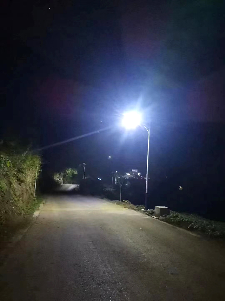 云南太陽(yáng)能路燈_led太陽(yáng)能路燈_南德太陽(yáng)能路燈廠家