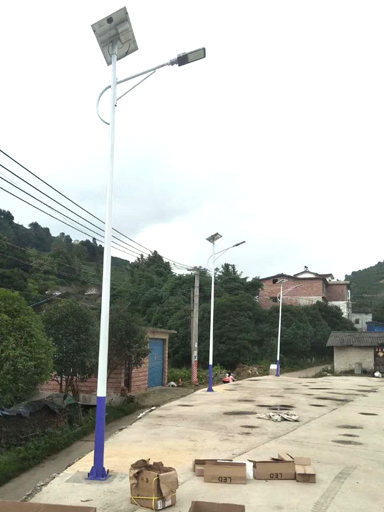 浸泡塆村：170盞新農(nóng)村太陽能路燈 點(diǎn)亮鄉(xiāng)村小康生活路