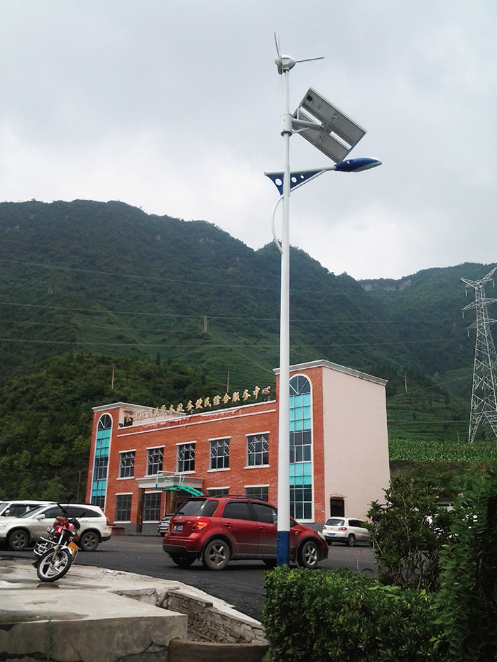 太陽(yáng)能LED路燈_農(nóng)村太陽(yáng)能路燈_太陽(yáng)能路燈一般多少錢(qián)