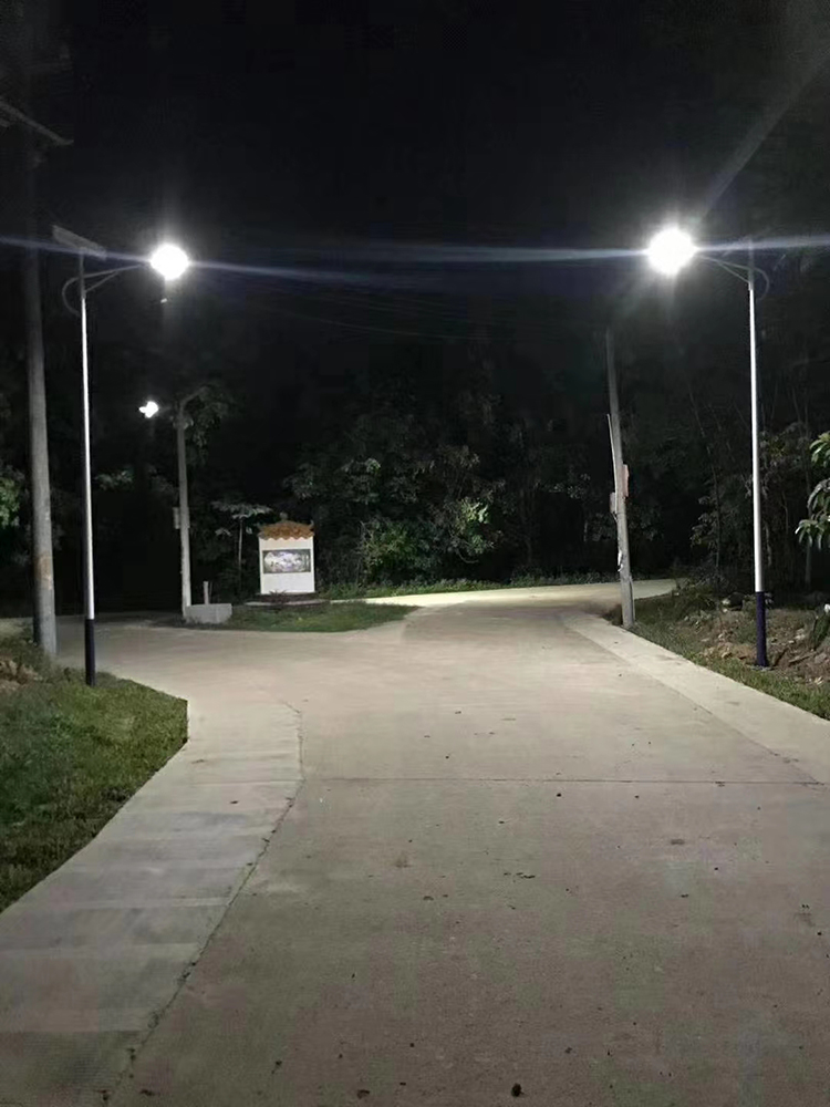 新農(nóng)村太陽(yáng)能路燈_太陽(yáng)能LED路燈_南德太陽(yáng)能路燈廠家