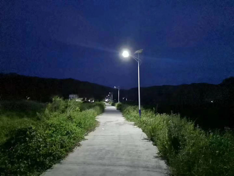 甘肅太陽能路燈_新農(nóng)村太陽能路燈_南德太陽能路燈