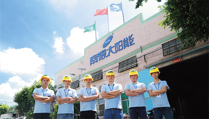 太陽能路燈安裝人員 太陽能路燈廠家 南德太陽能燈飾有限公司