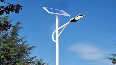 太陽(yáng)能路燈漏水的處理方法